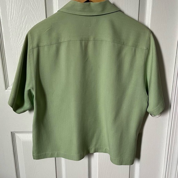 Tommy Bahama 100% silk Green Short Sleeve Button-Up Shirt - Picture 3 of 4